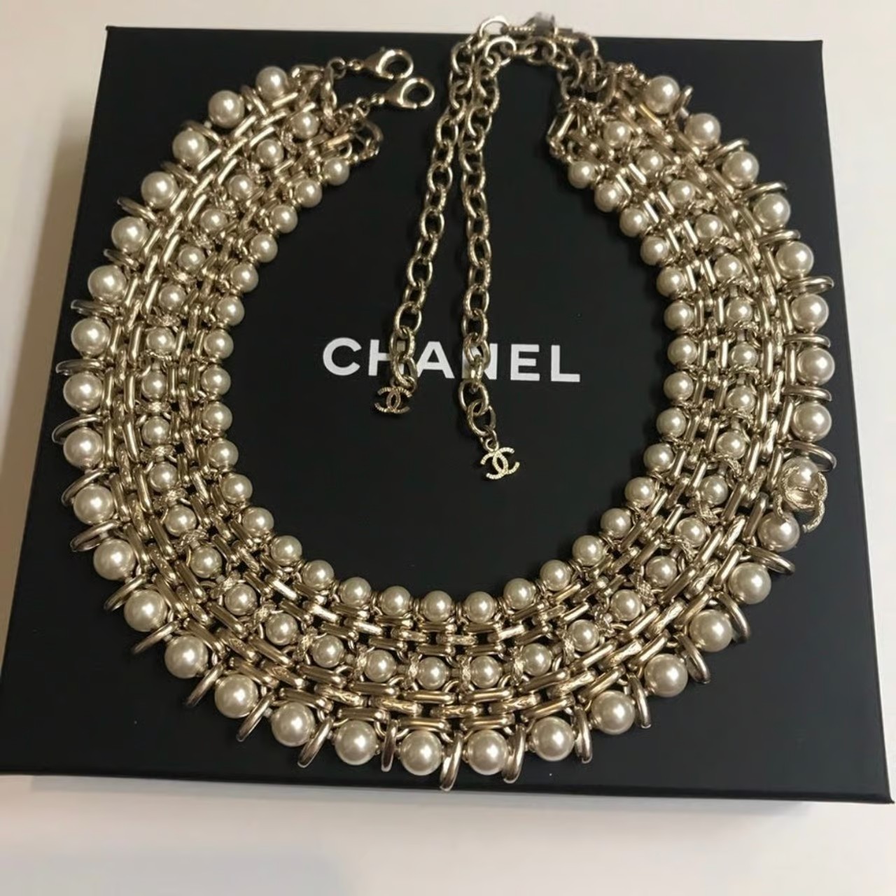 Chanel pearl collar necklace