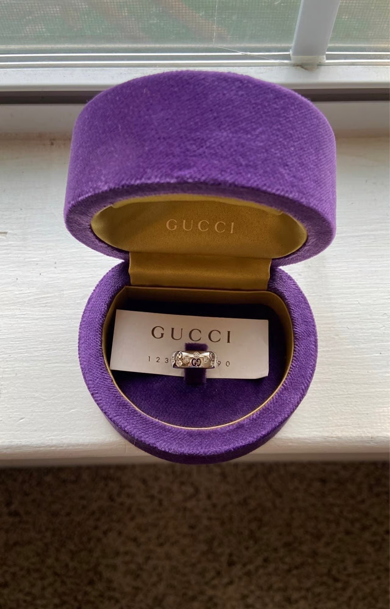 Gucci 18k white gold diamond icon ring