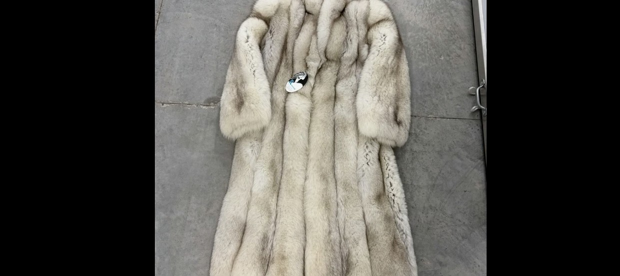 Park Place Furs Long Island Vintage Real Fox Fur Full Length Coat Silver Cream