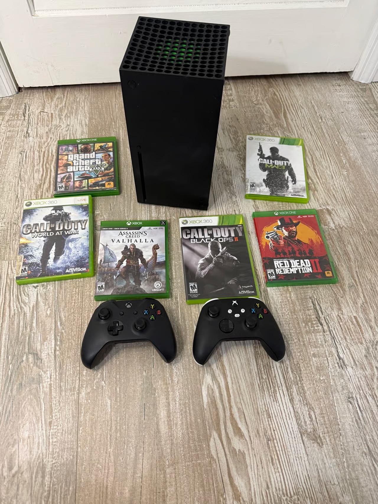 Xbox Series X 1TB + 6 Games, 2 controllers