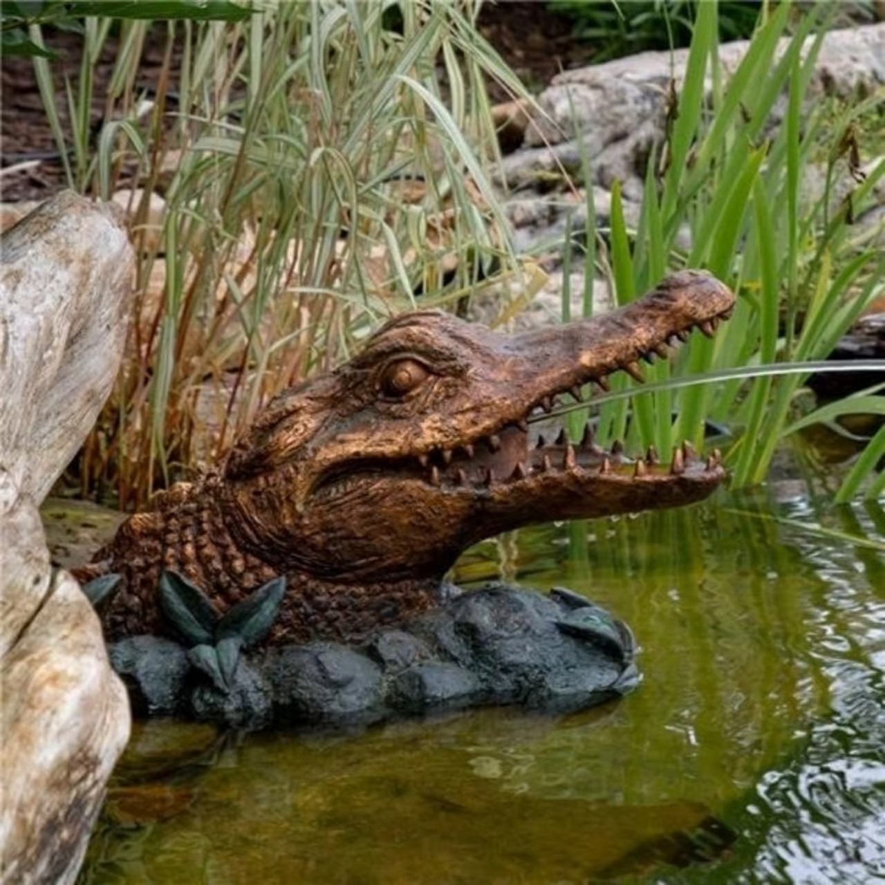 Alligator Spitter Water Fountain, Green