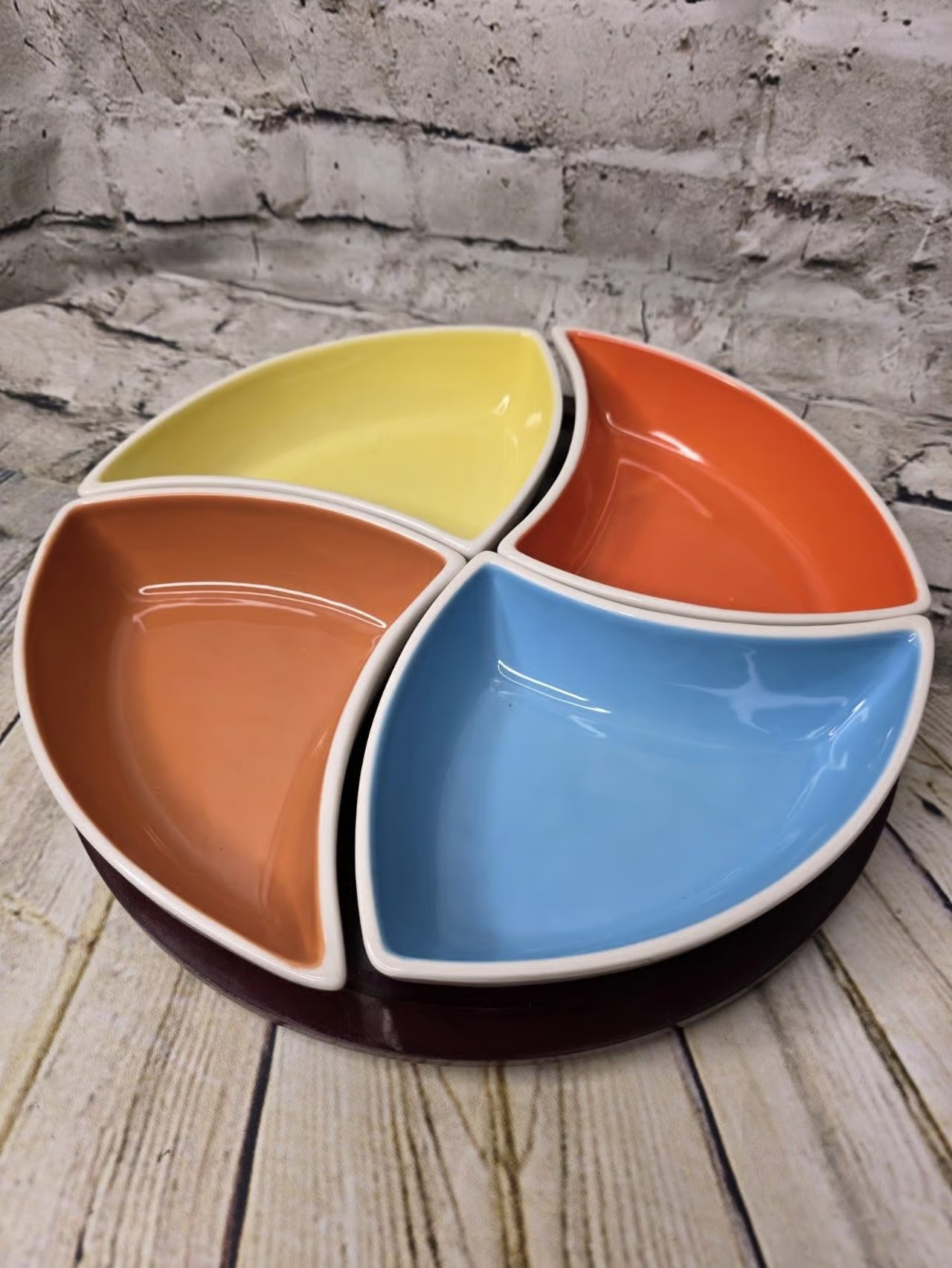 Trisa Set Of 4 Snack Treat Condiment Bowls on a Brown Wood Base MCM Appx 12