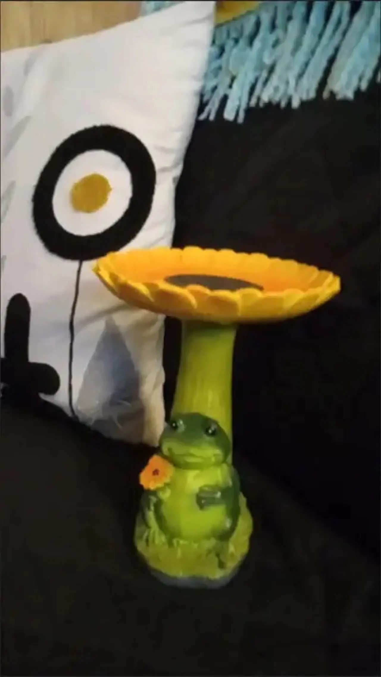 Resin Frog Bird Feeder